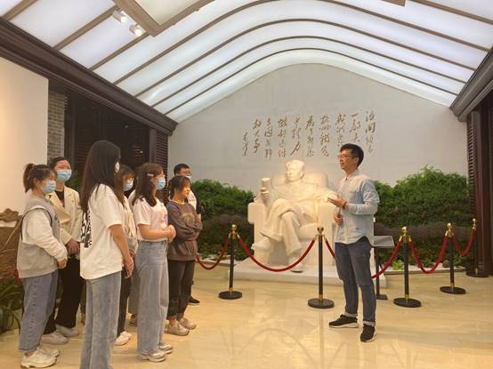 说明: E:\bevictor伟德官网重要获奖\照片素材\2、“法学+宪法”\五四宪法讲解.jpg